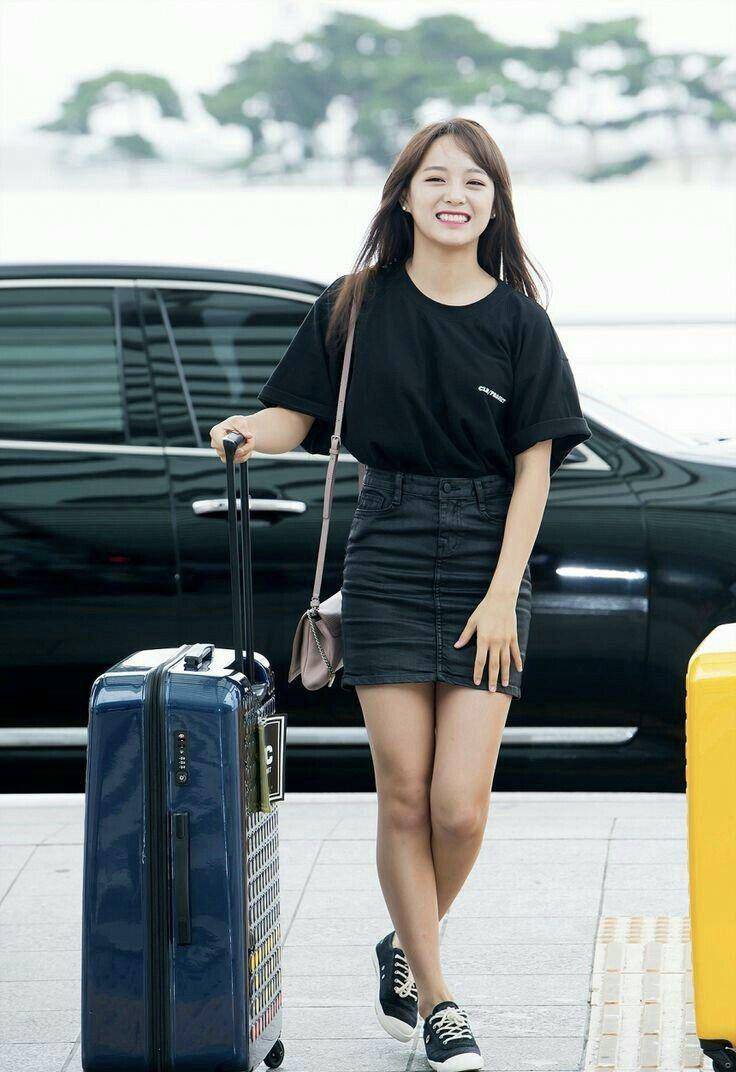 outfit girly Sejeong (twitter.com/karinaa00480465)
