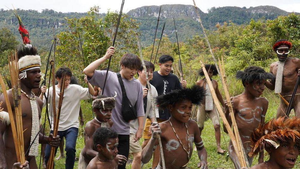 Jerome Polin dan Waseda Boys di Papua (instagram.com/jeromepolin)