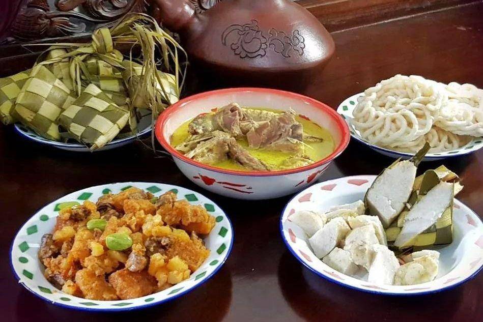 Makanan pendamping ketupat (instagram.com/masakanfavoritku.id)