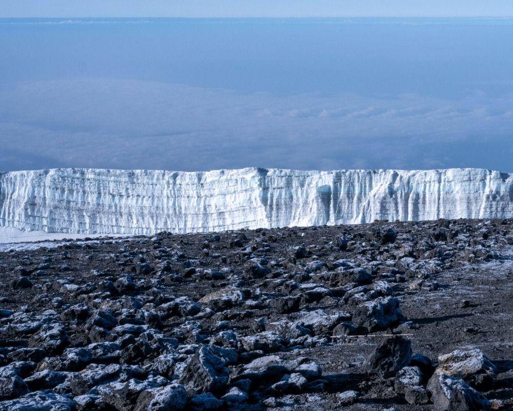 Furtwangler Glacier (unsplash.com/dan_vargs)
