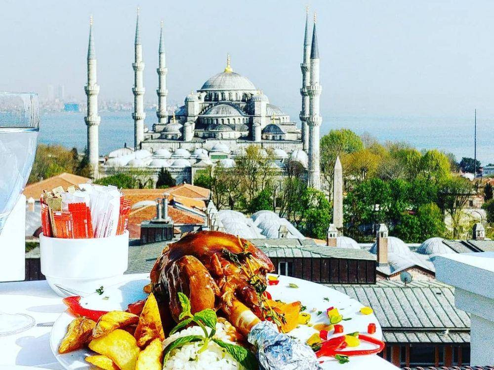 suasana di hotel Deluxe Golden Horn (instagram.com/deluxegoldenhornhotel)