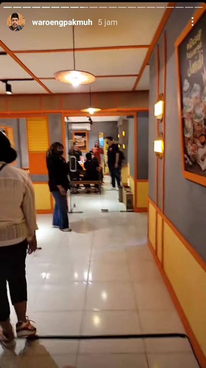 potret surprise store bakso baru orangtua Fadil Jaidi (instagram.com/waroengpakmuh)