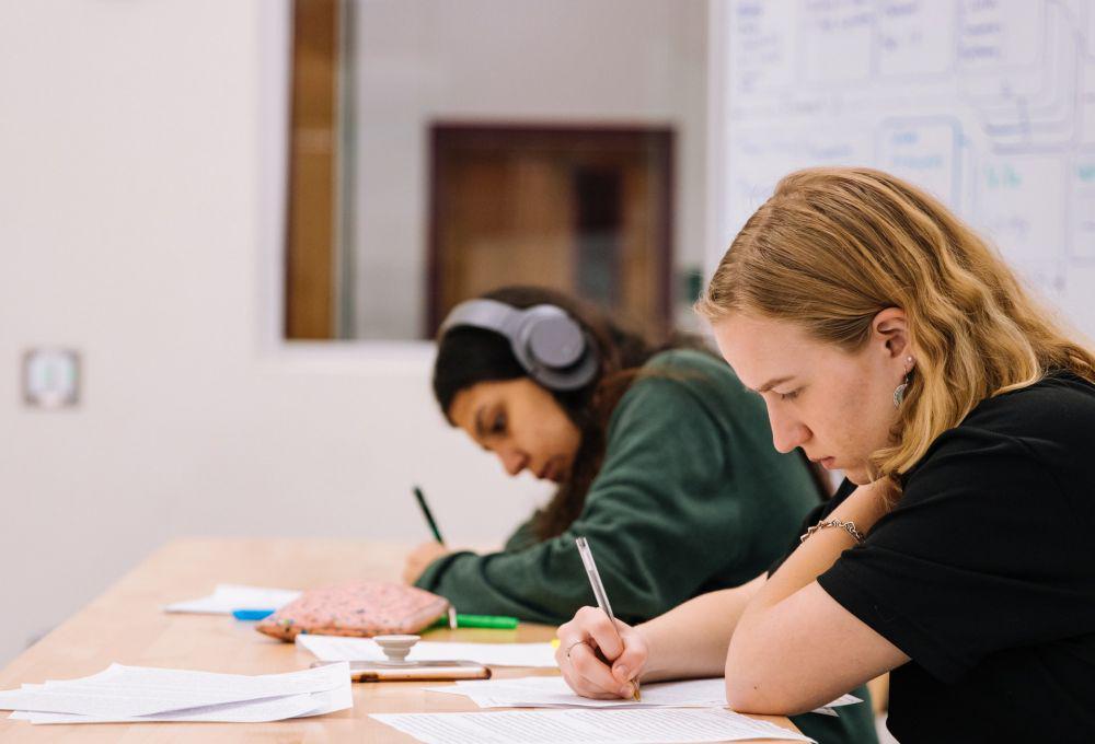 Dikejar Deadline? 5 Tips Mengatur Waktu untuk Anak Kuliahan