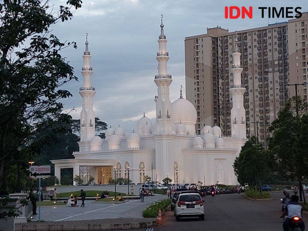 Masjid At Thohir di kawasan perumahan Podomoro Golf View, Tapos, Depok, Kamis (28/4/2022). (IDN Times/Syifa Putri Naomi)