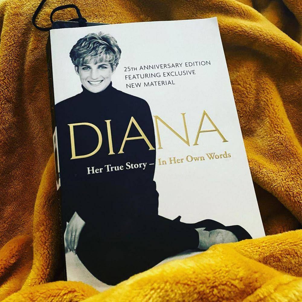 ilustrasi buku Diana: Her True Story (instagram.com/monsoonbooks)