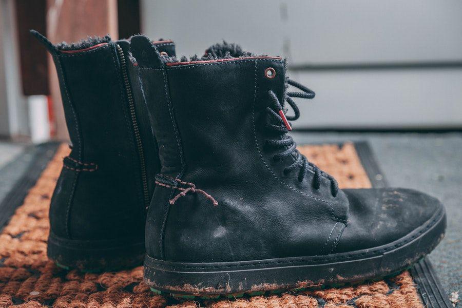 Tips Pilih Sepatu Boots untuk Pesepeda Motor, Jangan yang Bikin Licin!