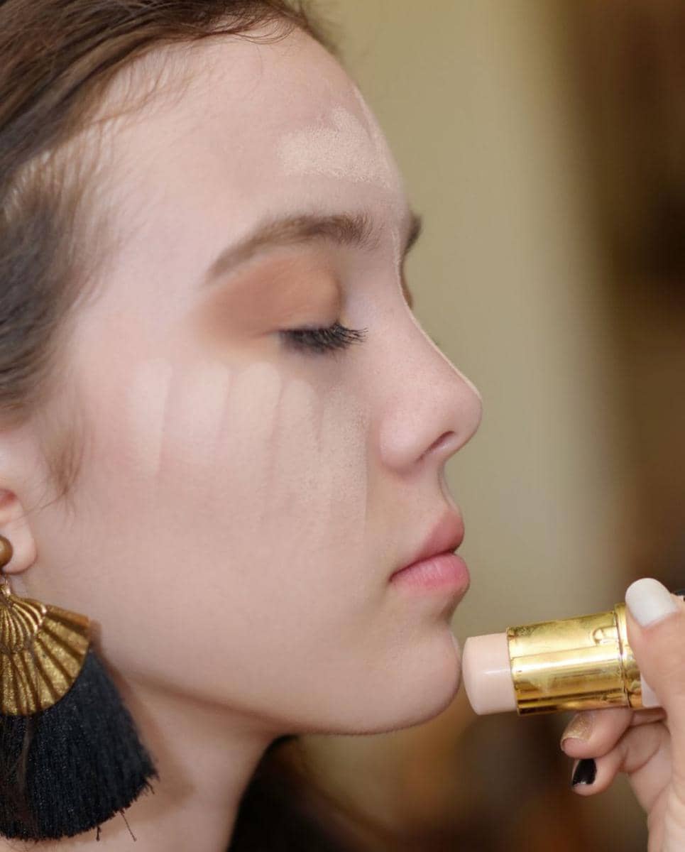 ilustrasi tahapan merias wajah yang simpel (pexels.com/Chalo Garcia)