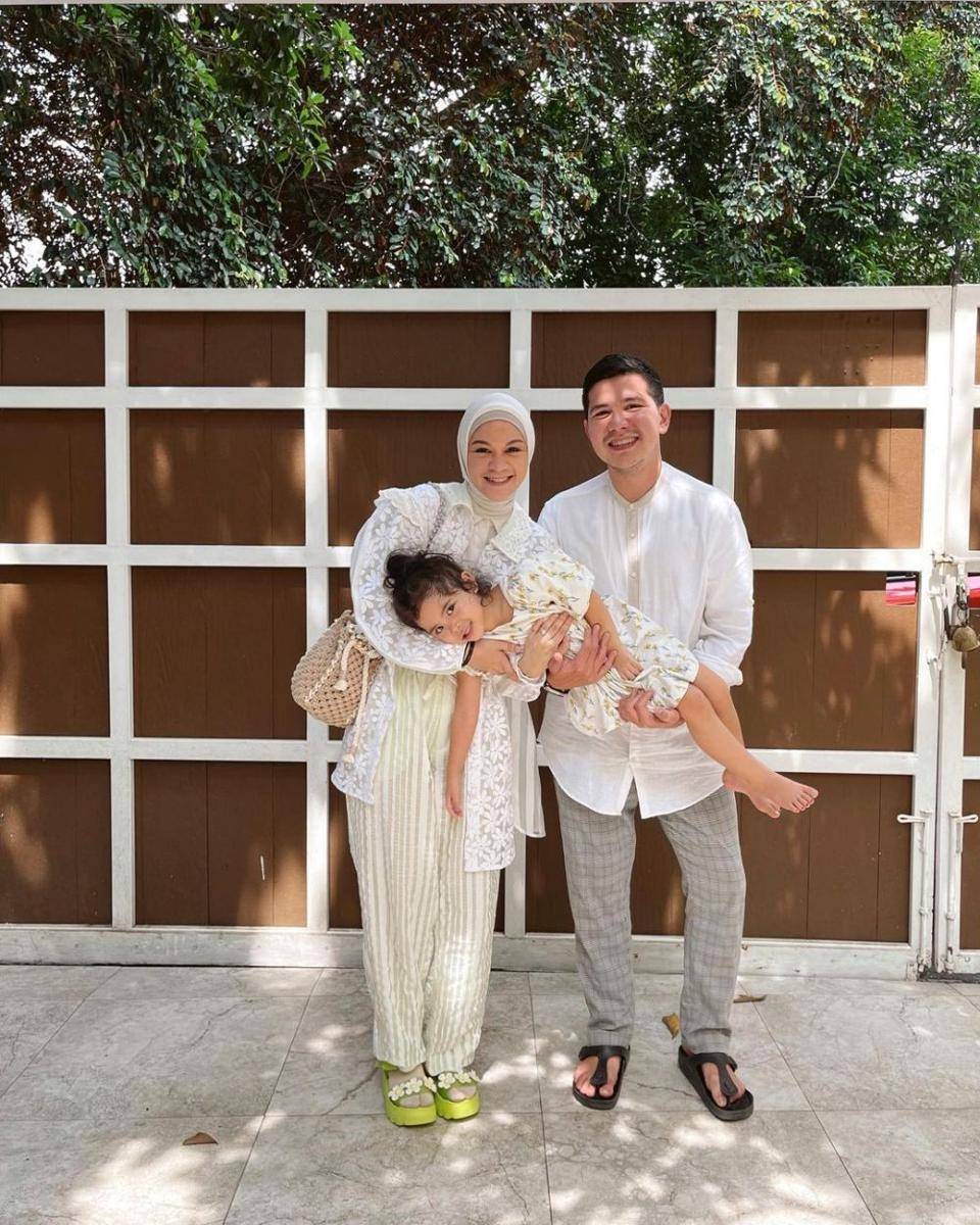 Baju Lebaran Couple (instagram.com/tantrinamirah)