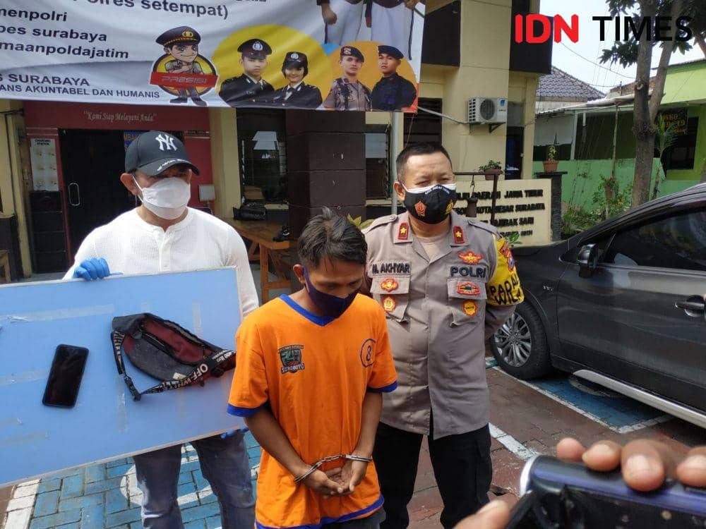 Barang bukti uang palsu yang disita Polsek Tambaksari. (IDN Times/Khusnul Hasana)