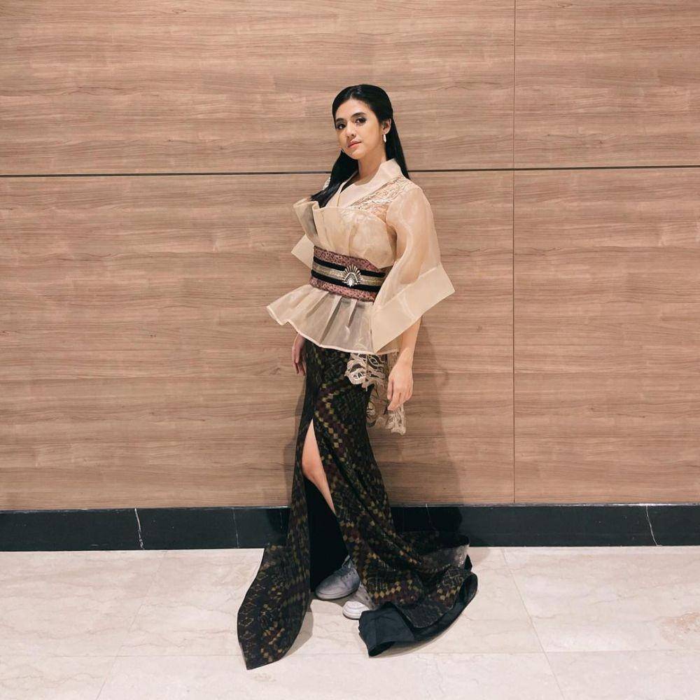 OOTD ala DJ Una (instagram.com/putriuna)