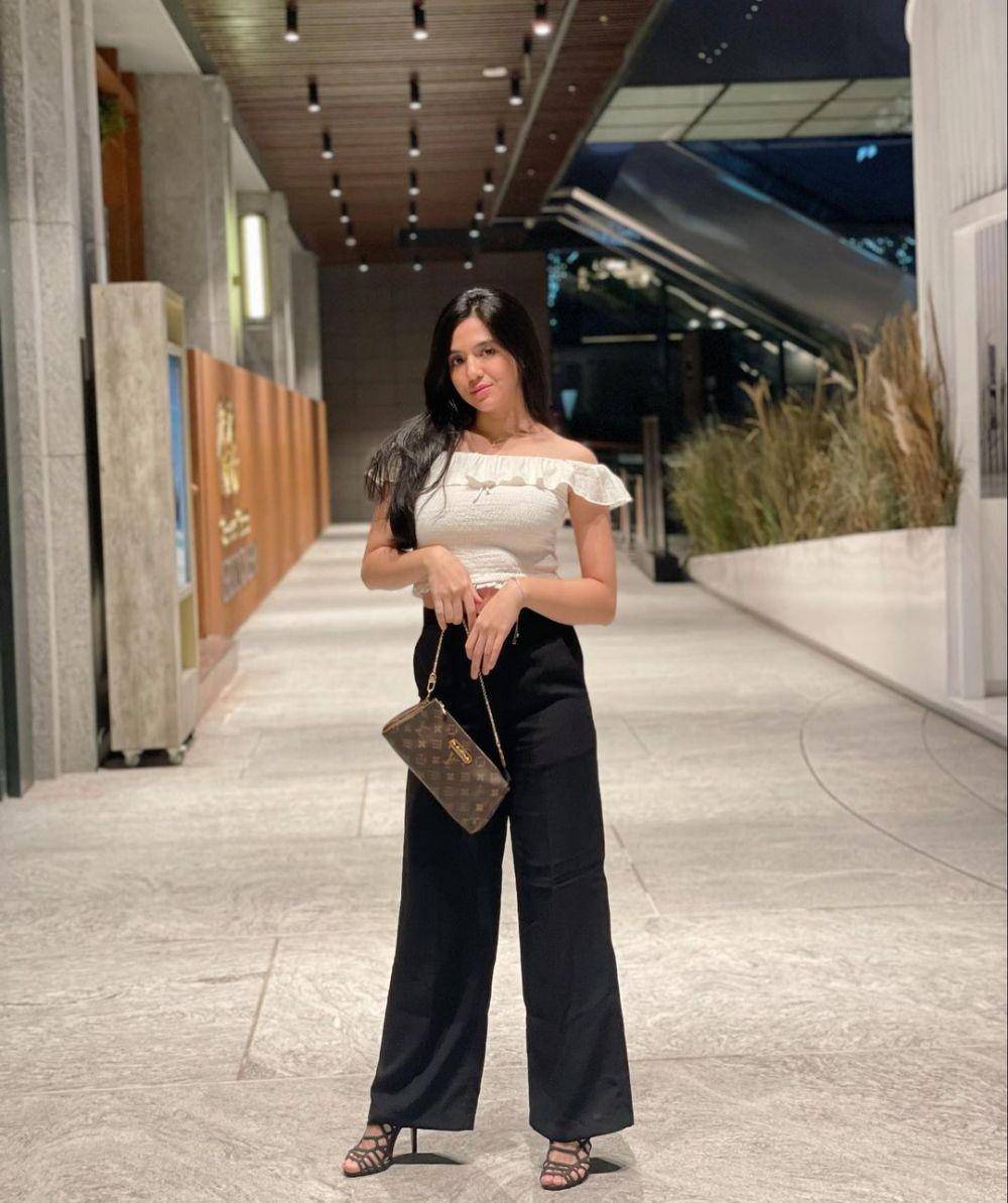 OOTD ala DJ Una (instagram.com/putriuna)