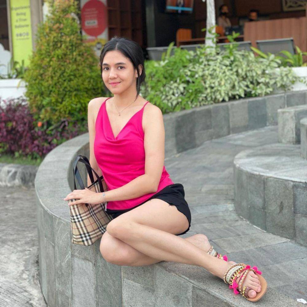 OOTD ala DJ Una (instagram.com/putriuna)