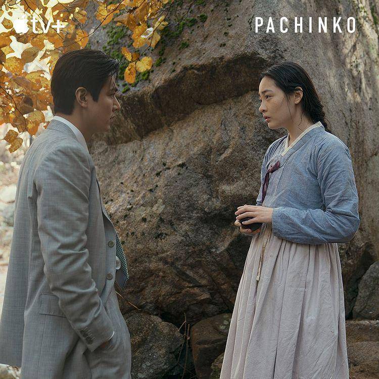 Lee Min Ho dan Kim Min Ha di drama Pachinko (instagram.com/minhakim__)