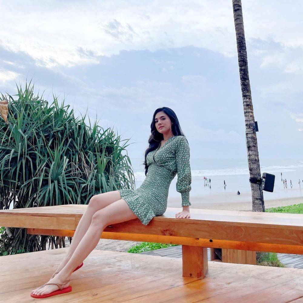 OOTD ala DJ Una (instagram.com/putriuna)