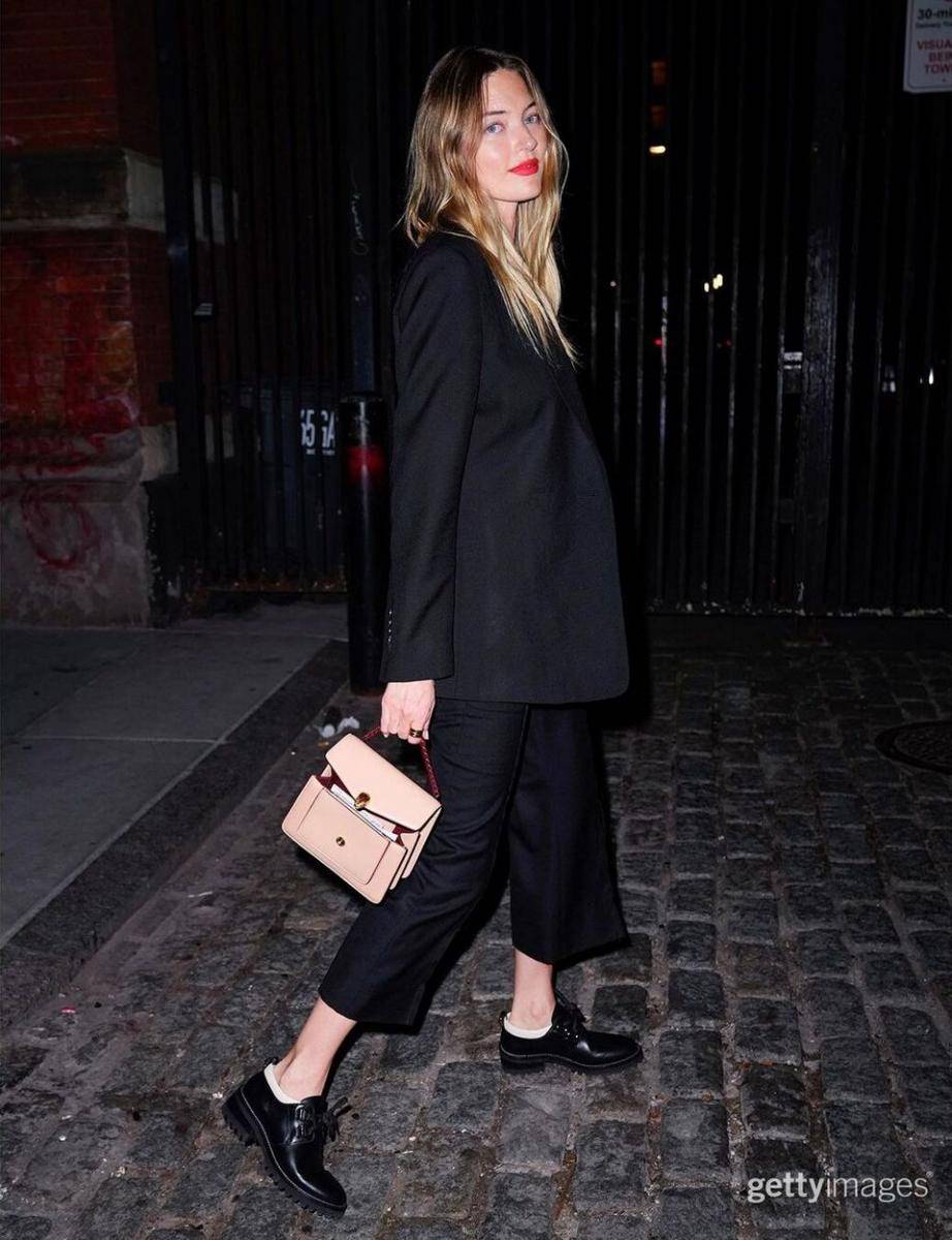 Martha Hunt di pesta ulang tahun Gigi Hadid yang ke-27 (instagram.com/gettyentertainment)