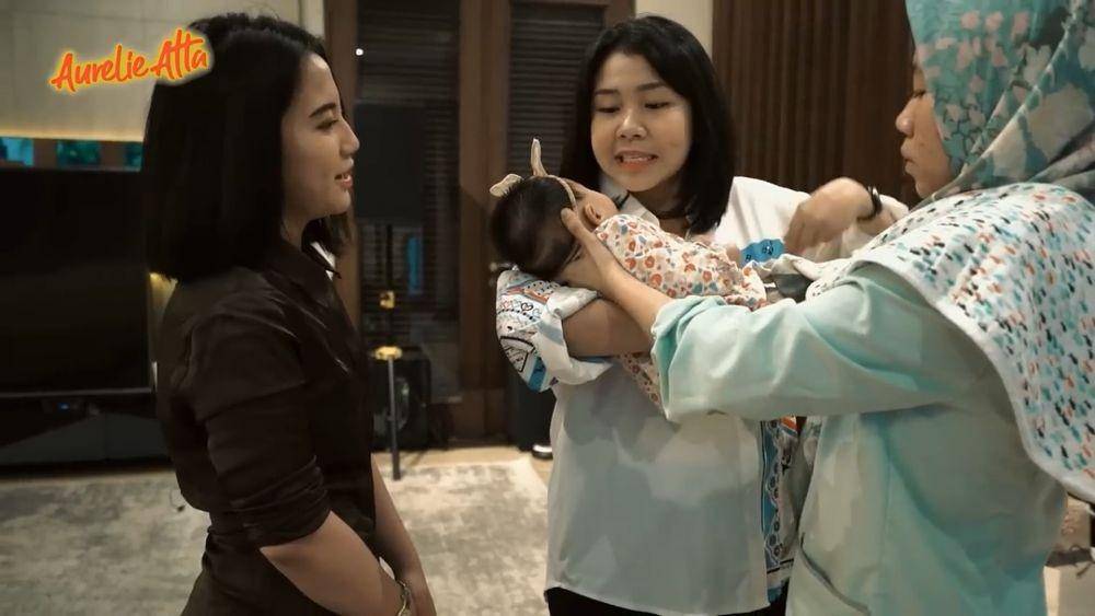 Aurel buka bersama geng SMA (youtube.com/aureliehermansyahofficial)