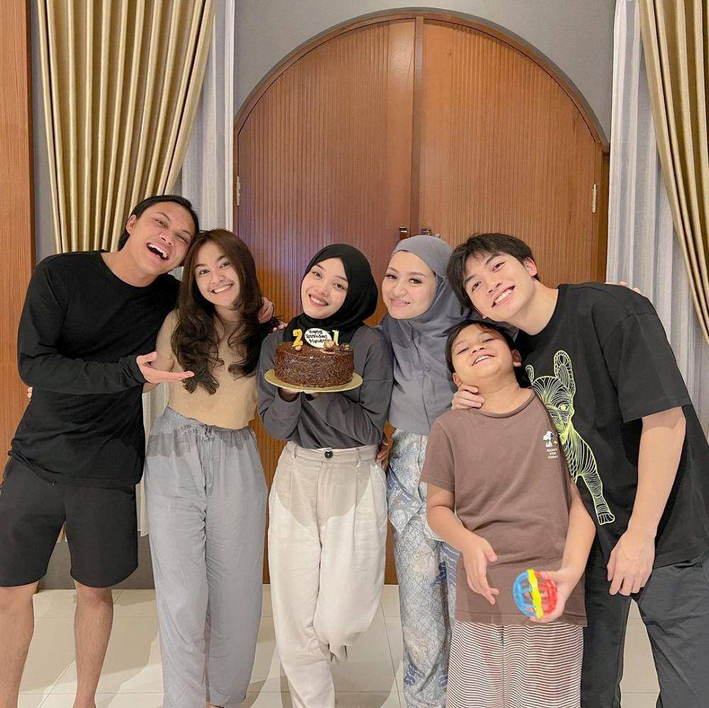 ulang tahun Putri Delina (instagram.com/putridelinaa)