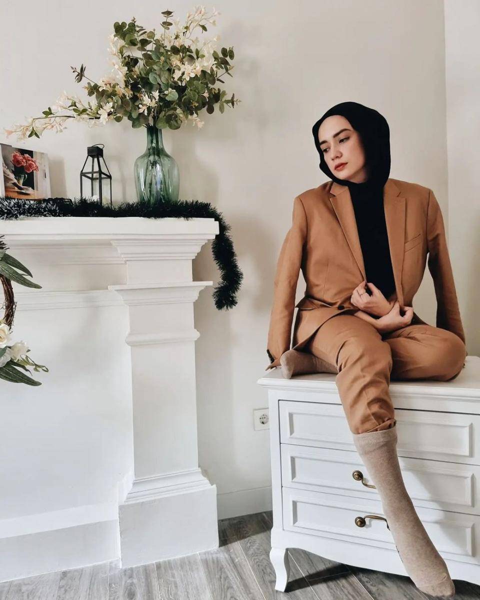 Putri Anne ( instagram.com/anneofficial1990)