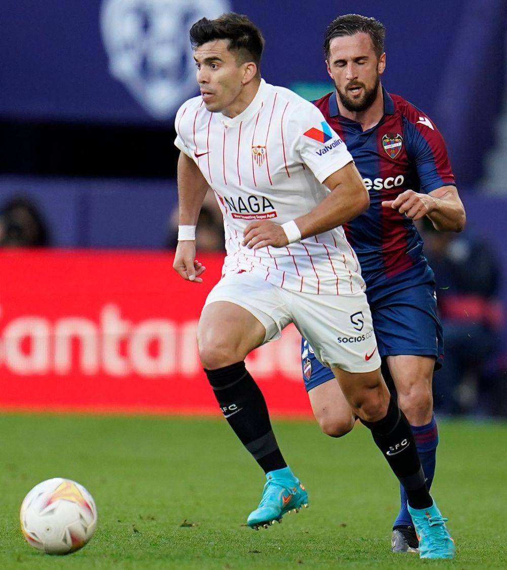 Marcos Acuña saat memperkuat Sevilla di LaLiga (twitter.com/AcunaMarcos17)