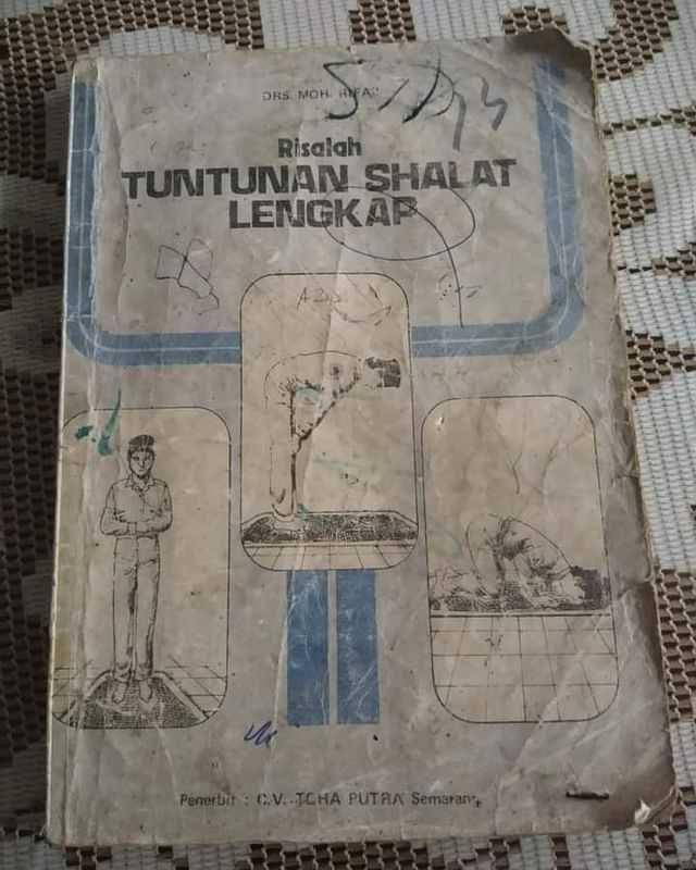 buku panduan sholat (instagram.com/anak90anpastitau)