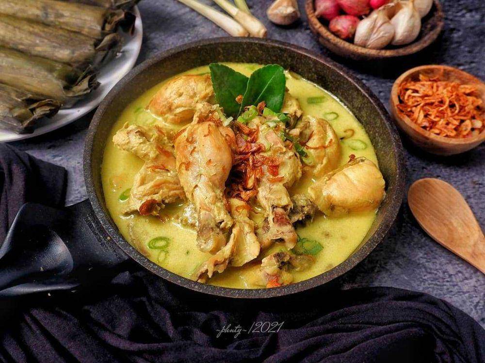 Opor Ayam (instagram.com/phnty)