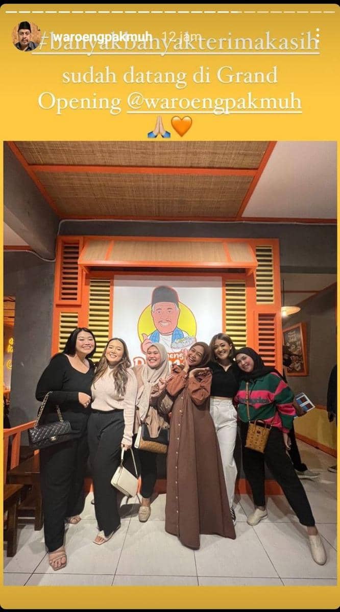 potret artis di grand opening Waroeng Pak Muh (instagram.com/waroengpakmuh)