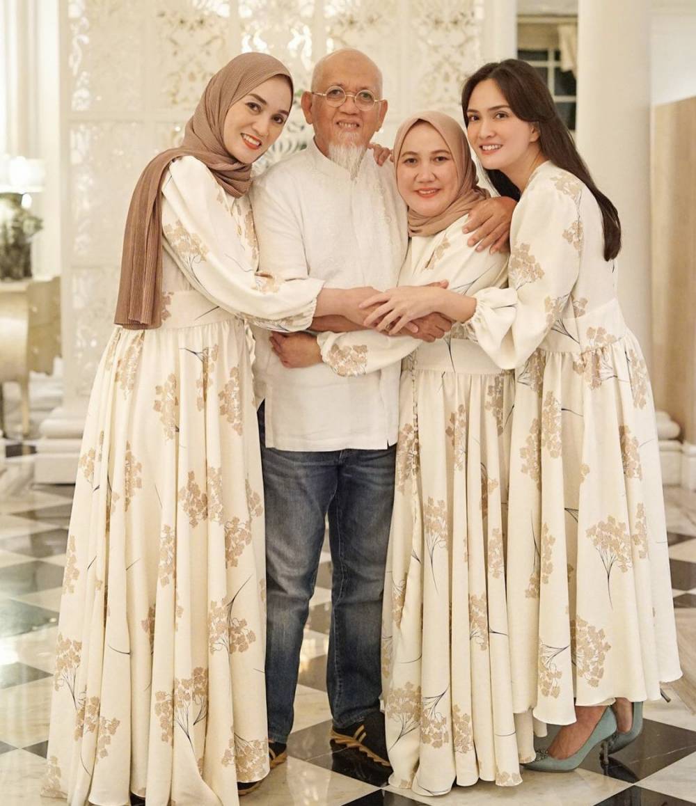 Shandy Aulia dan keluarganya (instagram.com/shandyaulia)