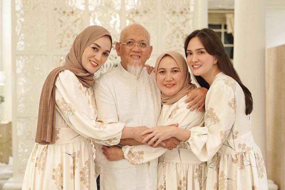 Shandy Aulia dan keluarganya (instagram.com/shandyaulia)