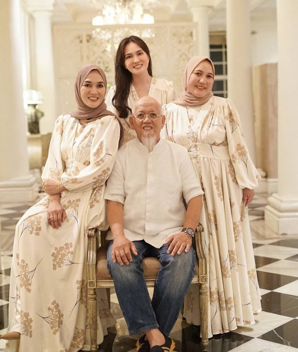 Shandy Aulia dan keluarganya (instagram.com/shandyaulia)