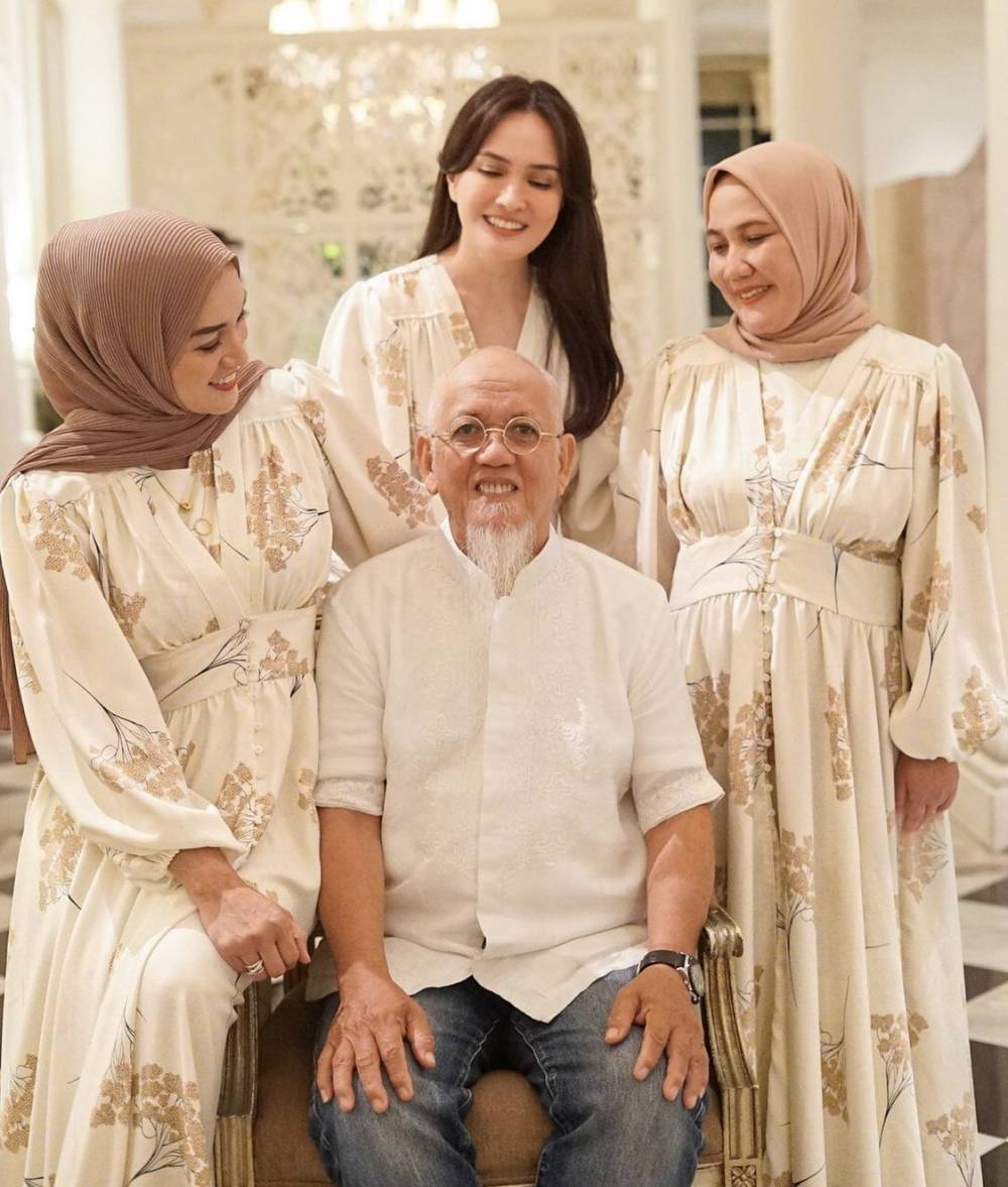 Shandy Aulia dan keluarganya (instagram.com/shandyaulia)