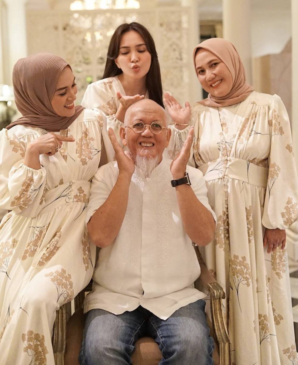 Shandy Aulia dan keluarganya (instagram.com/shandyaulia)