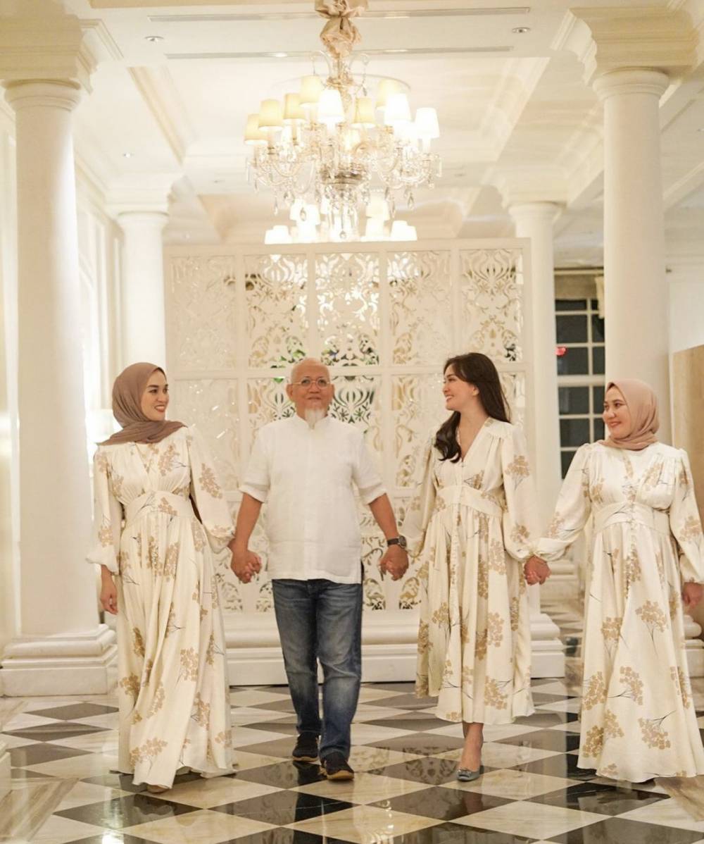 Shandy Aulia dan keluarganya (instagram.com/shandyaulia)