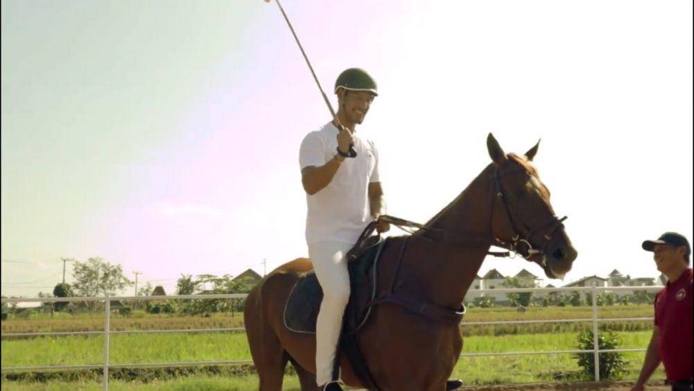 Momen Richard Kyle saat bermain polo berkuda. (instagram.com/balipoloclub)