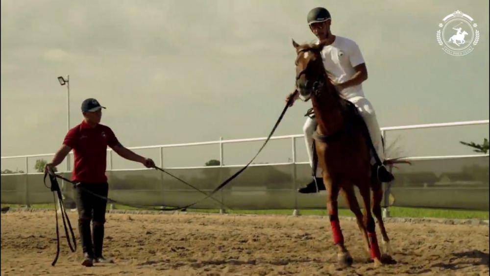 Momen Richard Kyle saat bermain polo berkuda. (instagram.com/balipoloclub)