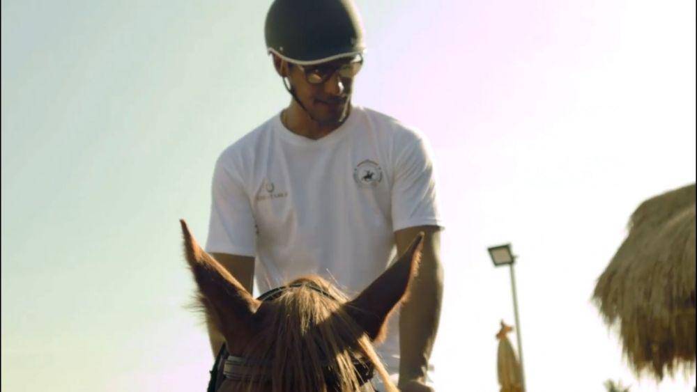Momen Richard Kyle saat bermain polo berkuda. (instagram.com/balipoloclub)