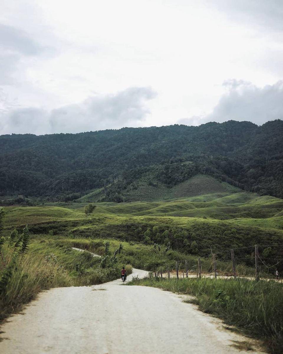 potret Bukit Teletubbies di Luwuk (instagram.com/anang.thyo_)