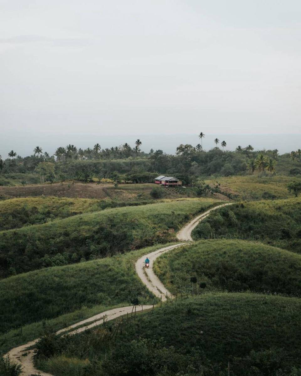 potret Bukit Teletubbies di Luwuk (instagram.com/rafftanor)