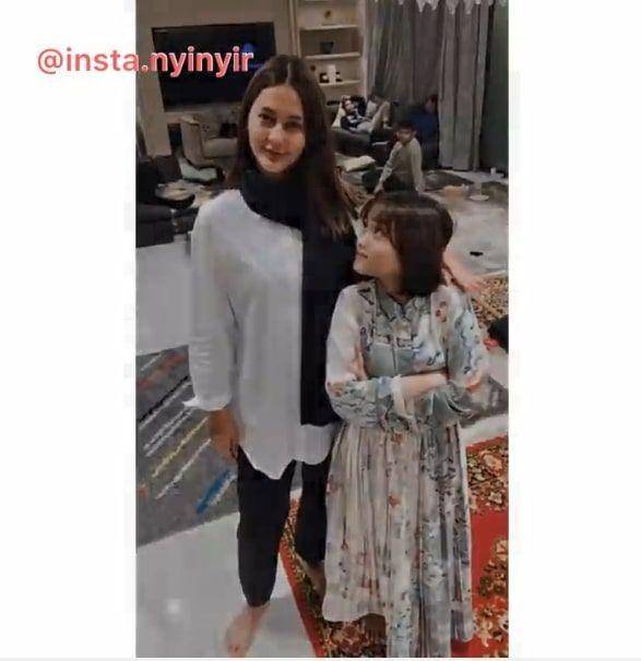 Paula Verhoeven dan rekan artisnya (instagram.com/insta.nyinyir)