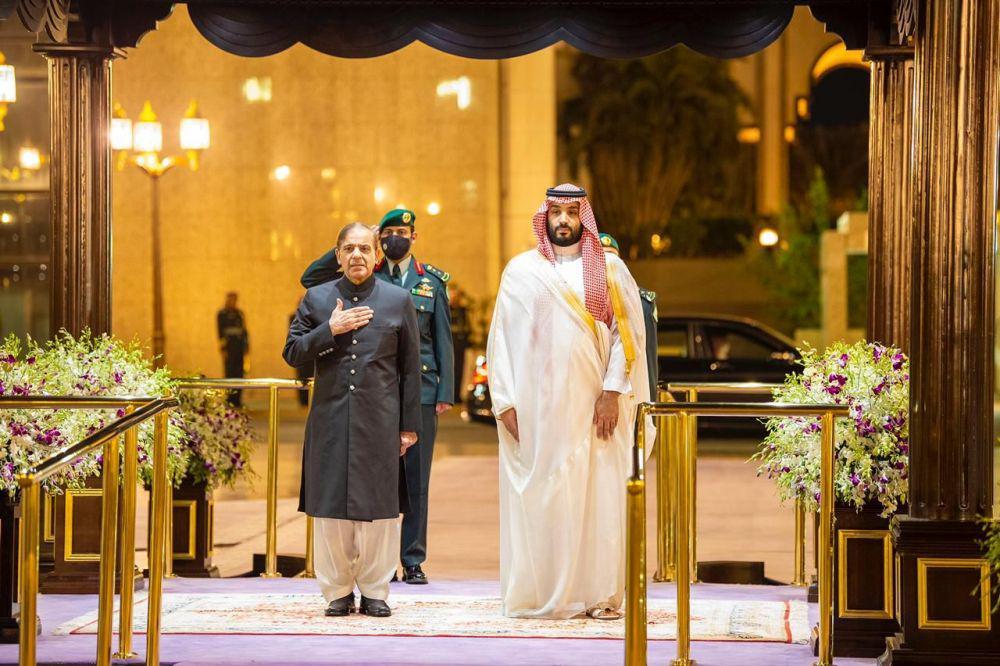 Temui MBS di Saudi, PM Baru Pakistan Dijanjikan Bantuan Ekonomi