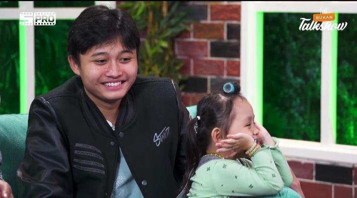 10 Potret Lala Nempel Banget sama Rizwan Anak Sule, Gemes Pol-polan!