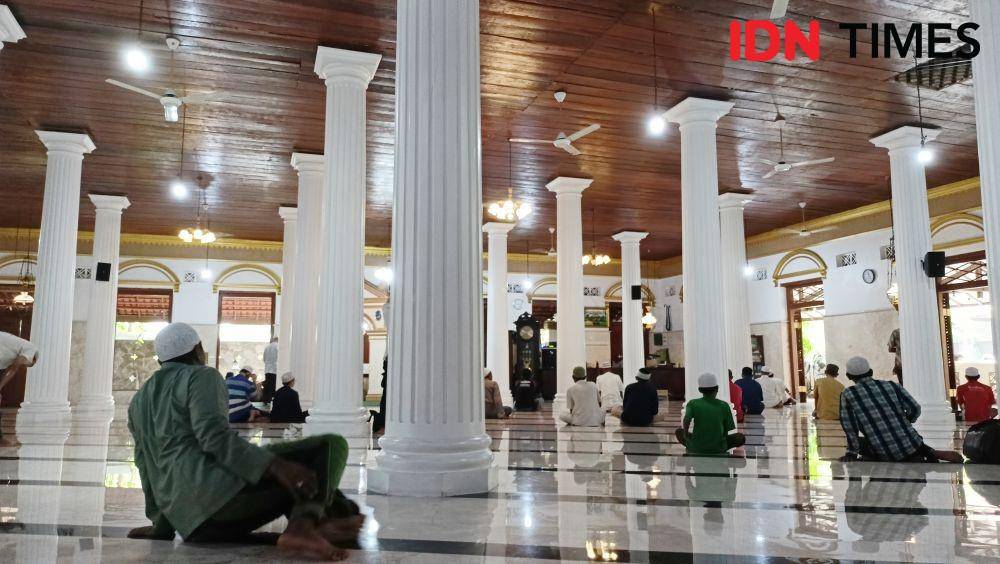 Jemaah Masjid An-Nawier, Pekojan, Jakarta Barat. (IDN Times/Siti Nurhaliza).
