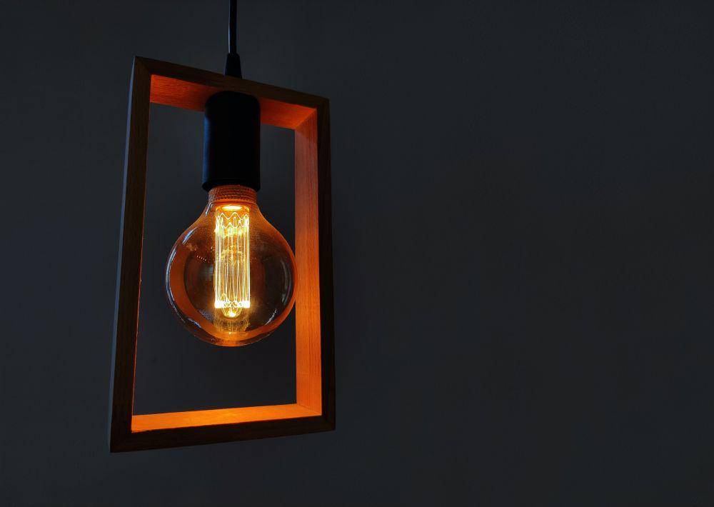 Ilustrasi lampu (unsplash.com/JuliaGnot)