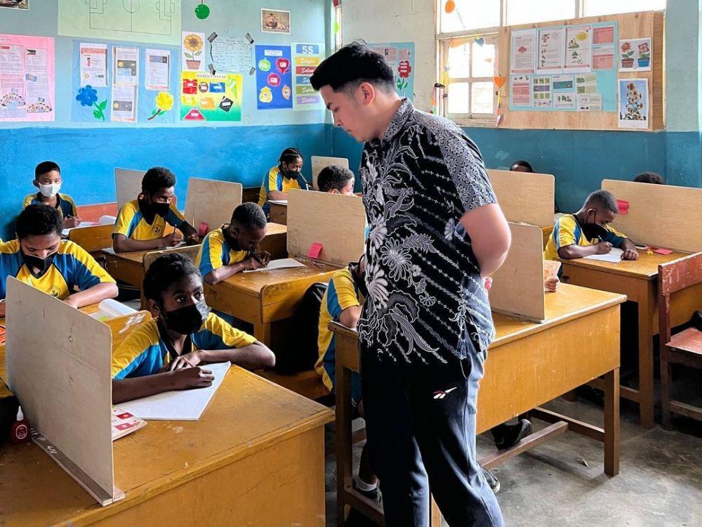 10 Momen Seru Jerome Polin Jadi Guru Matematika di Wamena