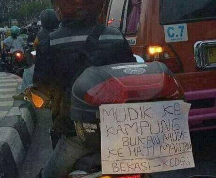 tulisan kocak pemudik (twitter.com/pedulisyetan)