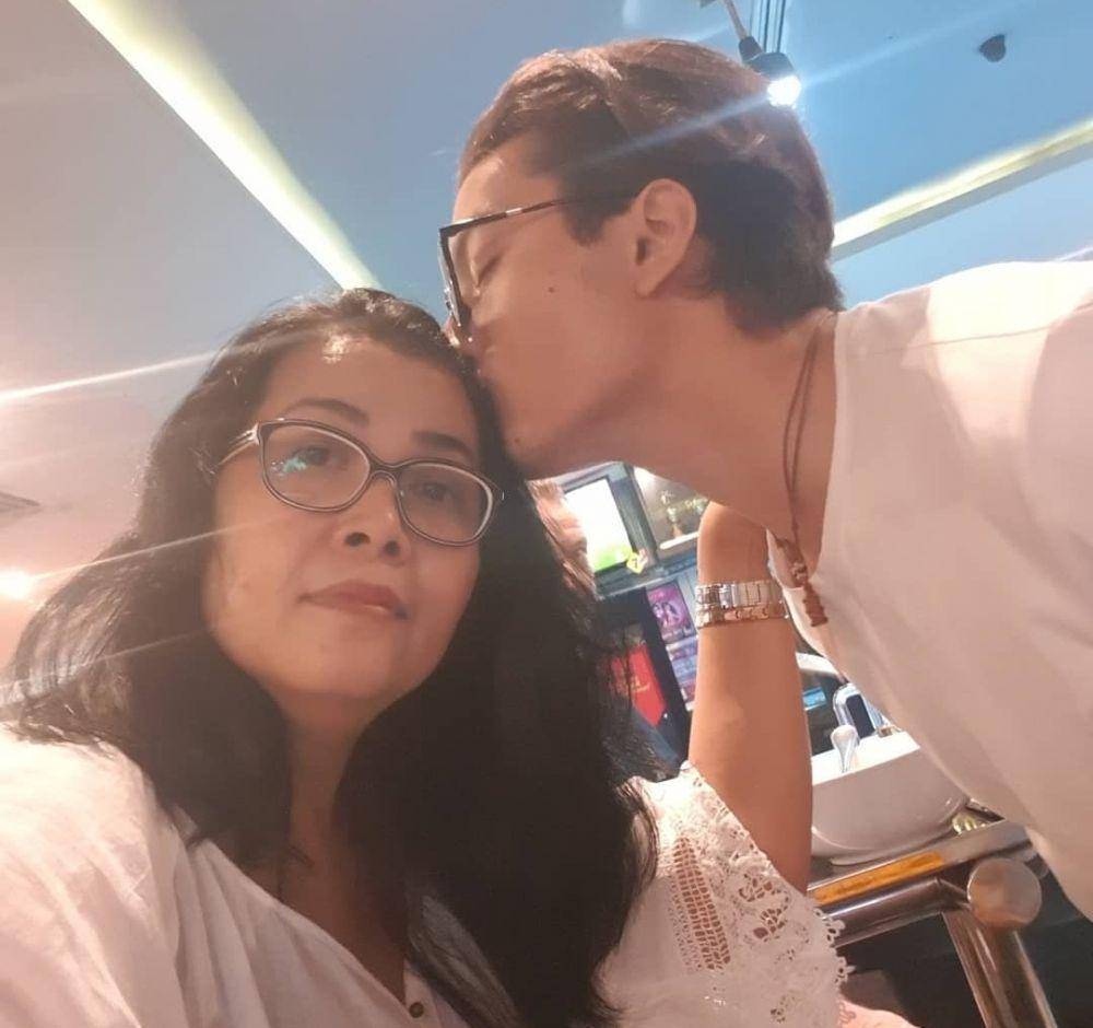 Bryan Domani bersama ibunya(instagram.com/adedomani_)