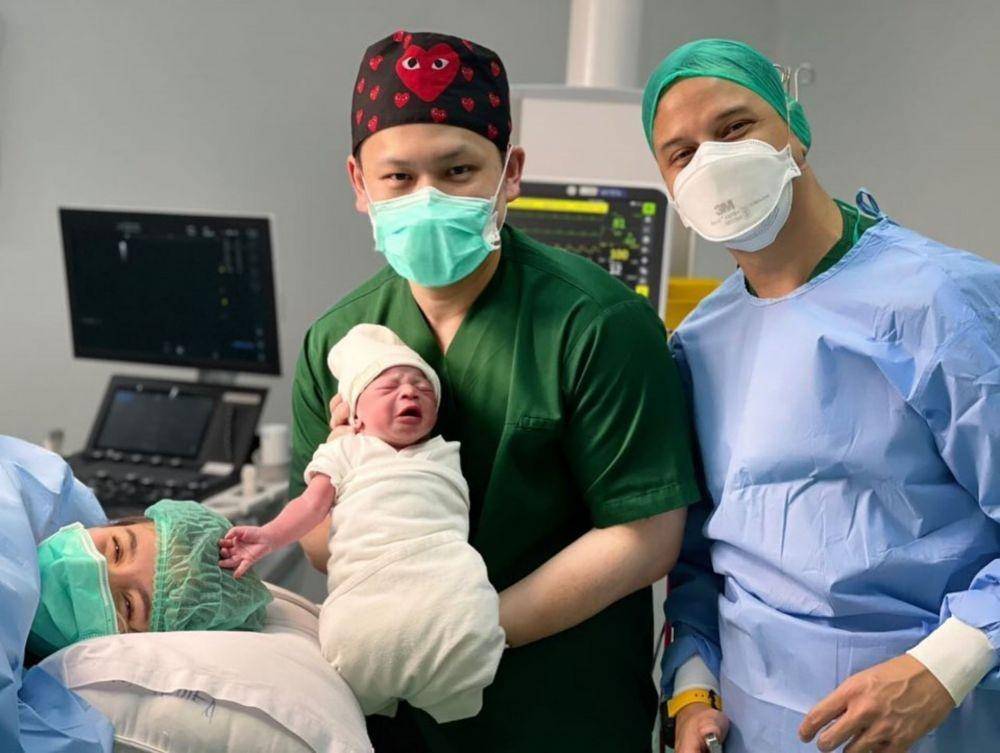 Lidi Brugman melahirkan anak kedua (Instagram.com/_luckyperdana_/)
