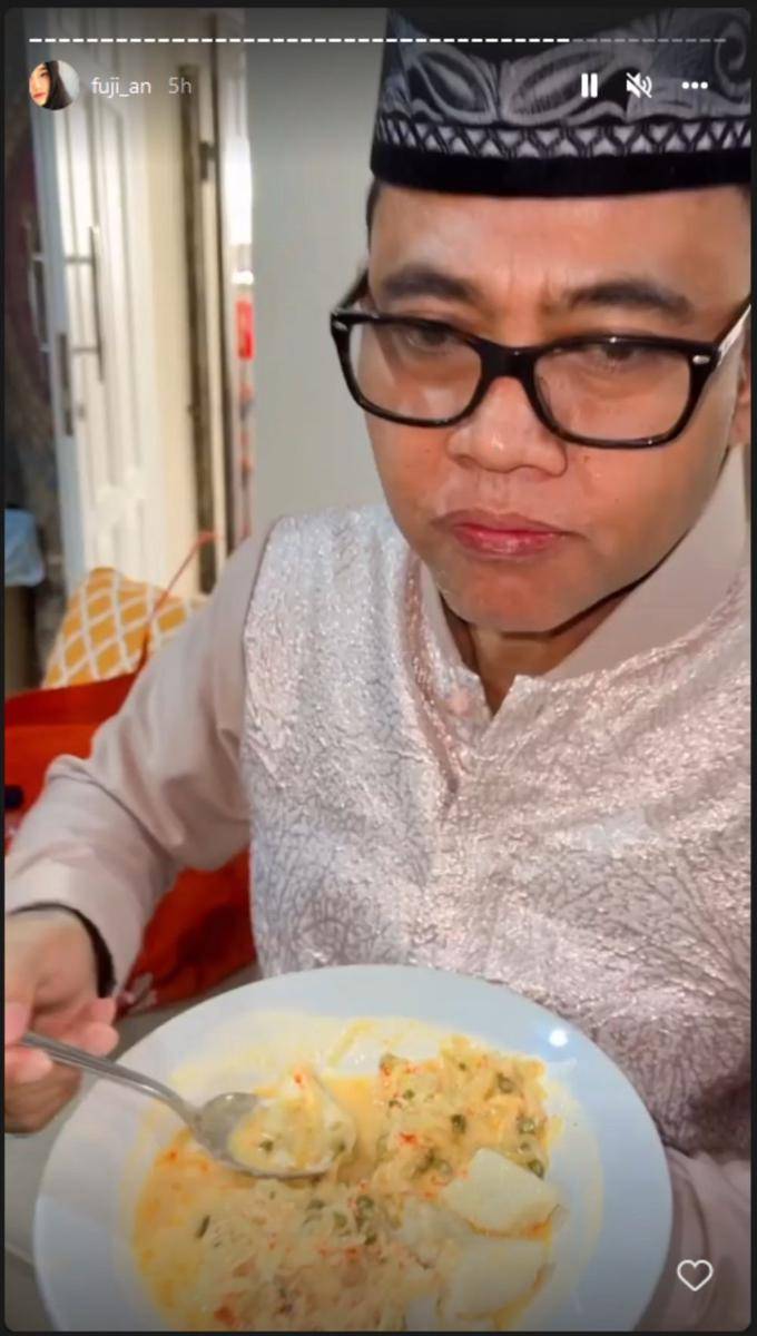 Lebaran keluarga Fuji (Instagram.com/fuji_an/)