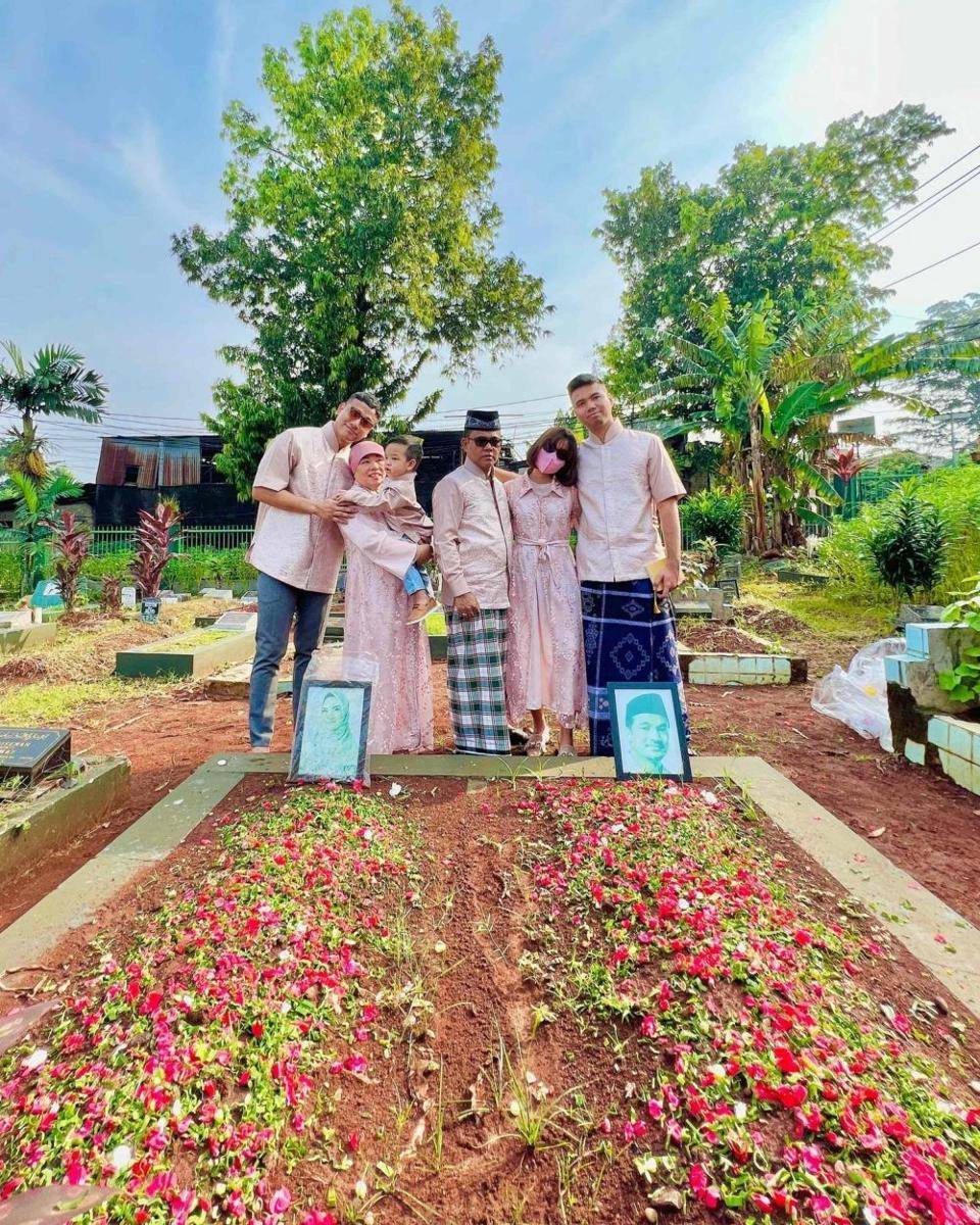 Lebaran keluarga Fuji (Instagram.com/fuji_an/)
