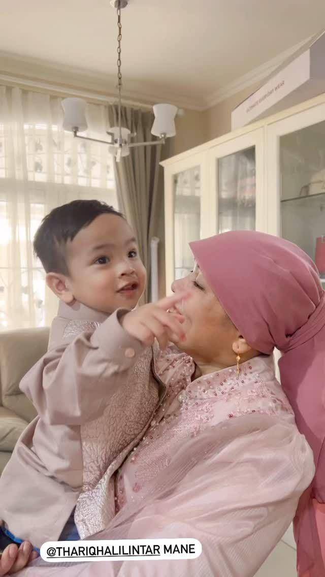 Lebaran keluarga Fuji (Instagram.com/fuji_an/)