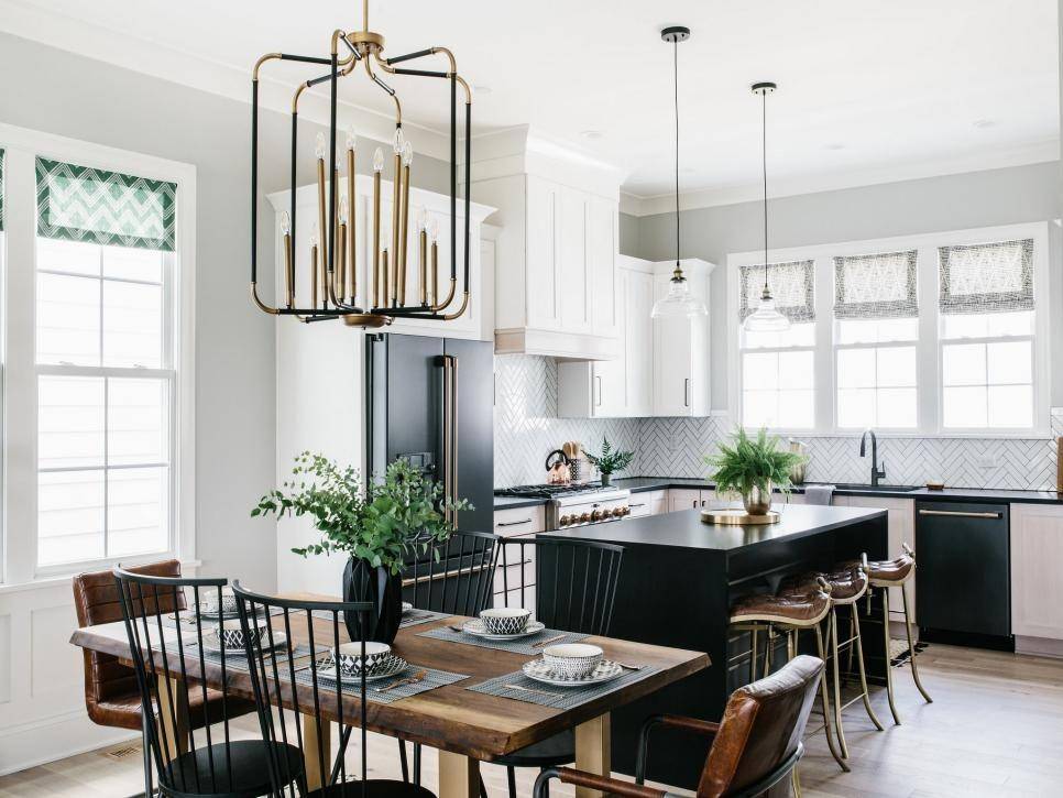 Desain Rumah Bernuansa Hitam Putih (hgtv.com)
